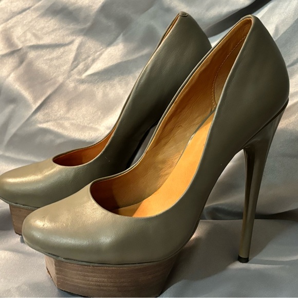 L.A.M.B. Stilettos - Picture 4 of 5